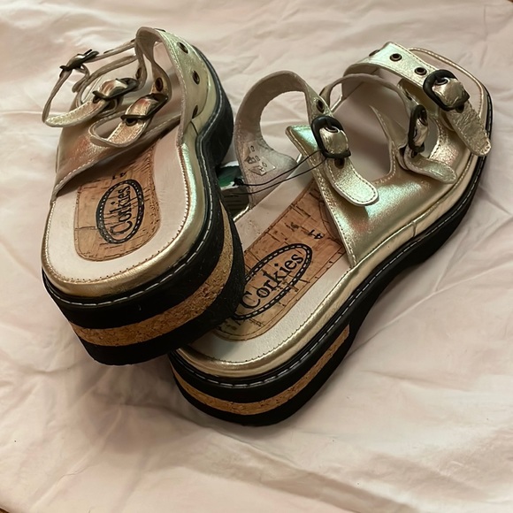 Corkies. Women’s size 8. Gold. - Picture 4 of 4